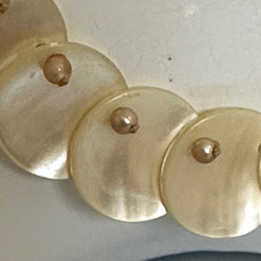 VINTAGE Shell Disk Statement Necklace - Picture 3 of 5